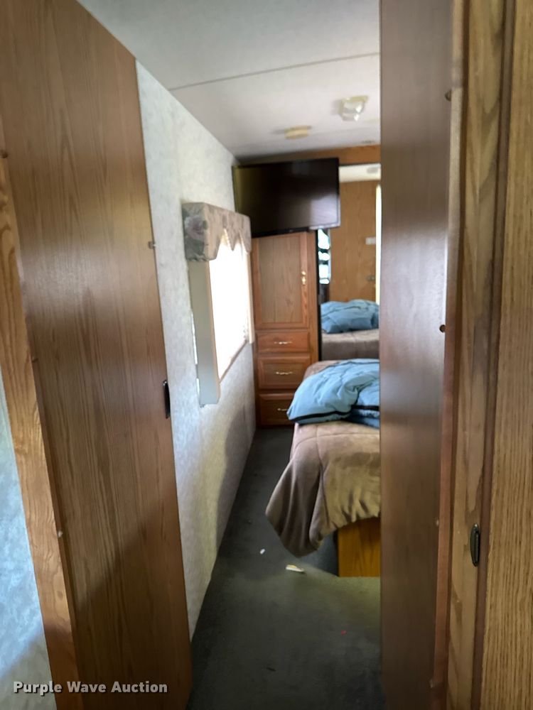 image for item EC7981 1996 Winnebago WCG34WA RV