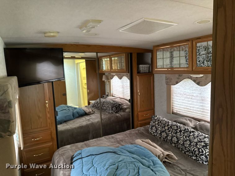 image for item EC7981 1996 Winnebago WCG34WA RV