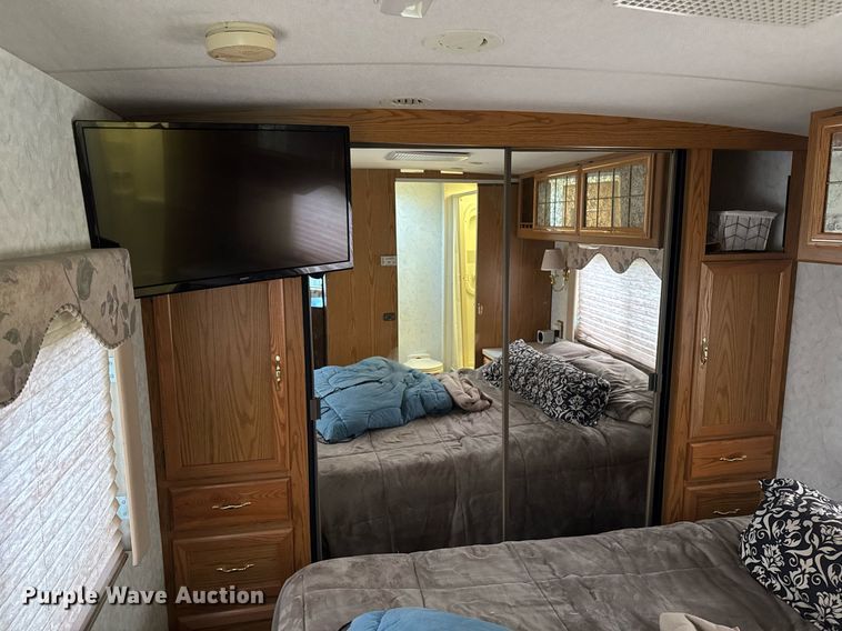 image for item EC7981 1996 Winnebago WCG34WA RV