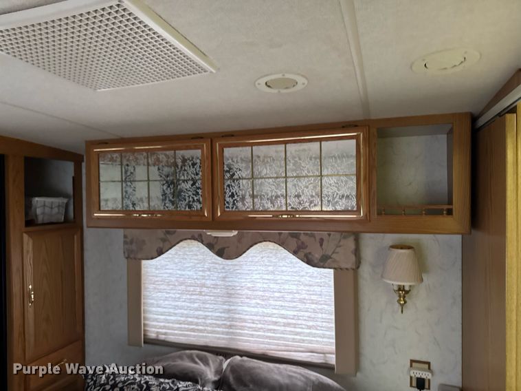 image for item EC7981 1996 Winnebago WCG34WA RV