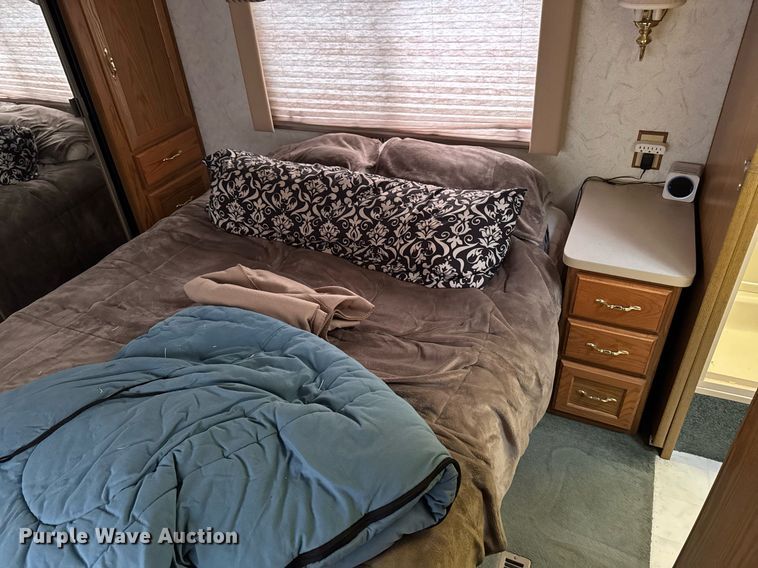 image for item EC7981 1996 Winnebago WCG34WA RV