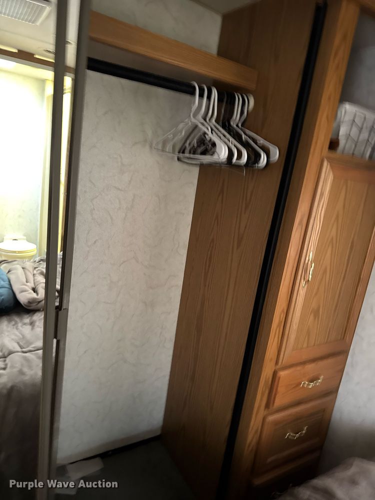 image for item EC7981 1996 Winnebago WCG34WA RV