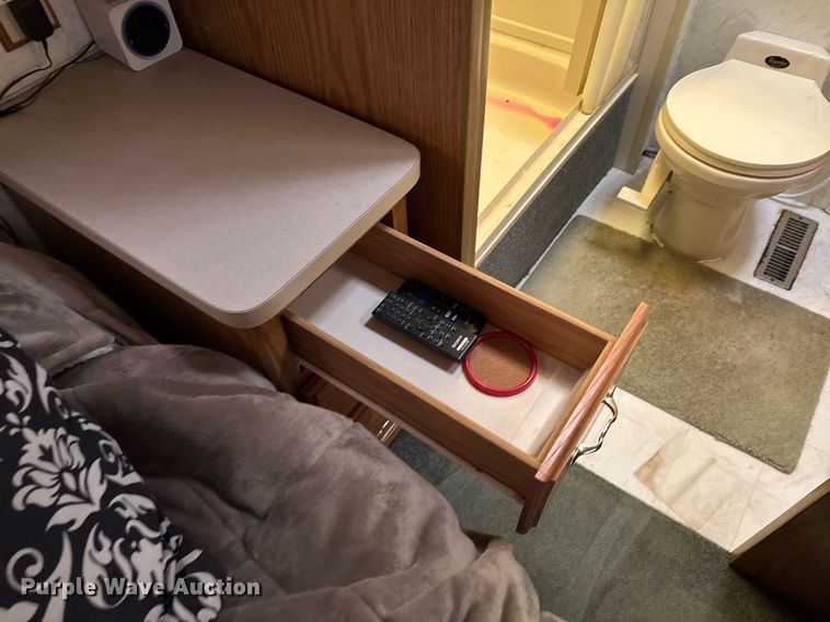 image for item EC7981 1996 Winnebago WCG34WA RV