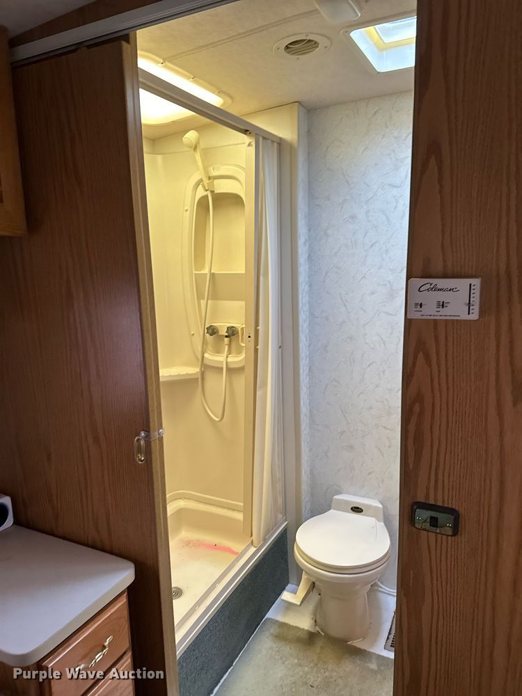 image for item EC7981 1996 Winnebago WCG34WA RV