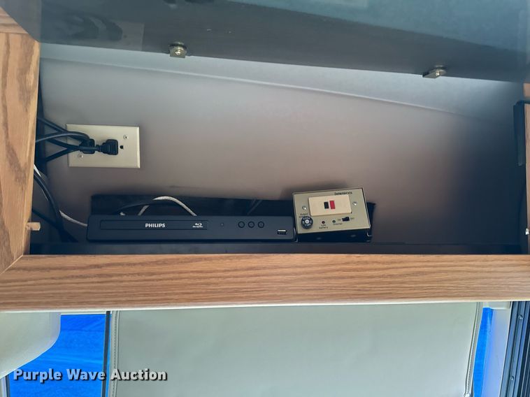 image for item EC7981 1996 Winnebago WCG34WA RV