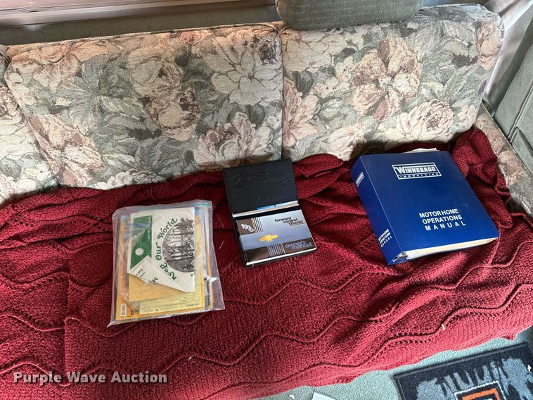 image for item EC7981 1996 Winnebago WCG34WA RV