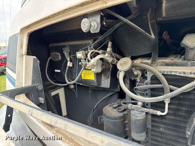 image for item EC7981 1996 Winnebago WCG34WA RV