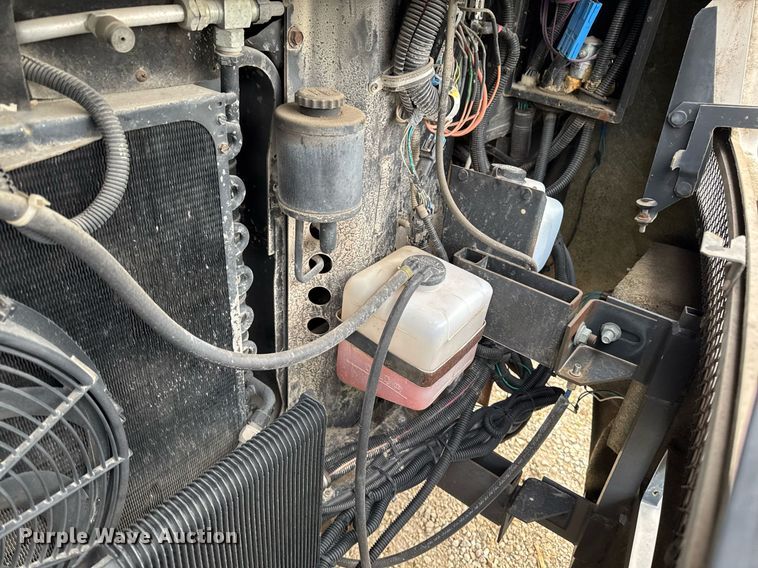 image for item EC7981 1996 Winnebago WCG34WA RV