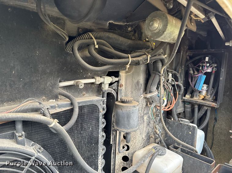 image for item EC7981 1996 Winnebago WCG34WA RV