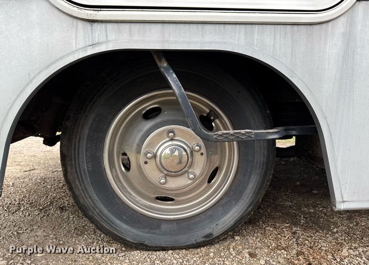 image for item EC7981 1996 Winnebago WCG34WA RV