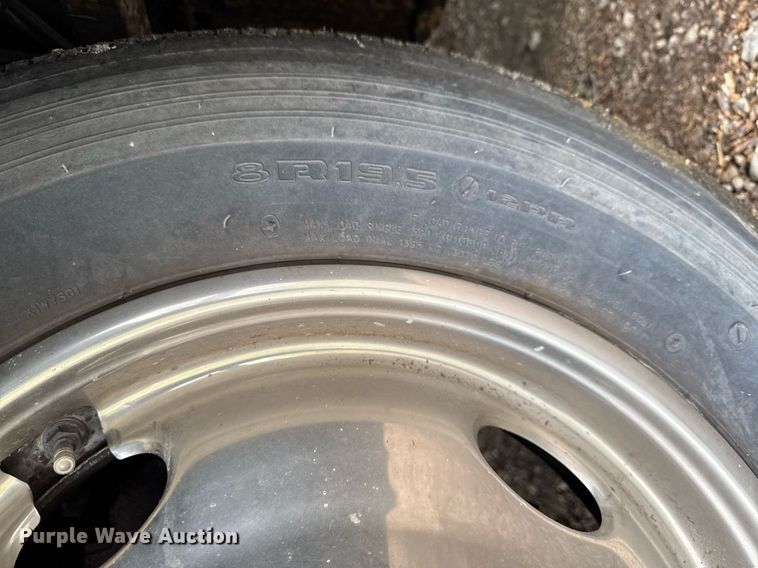 image for item EC7981 1996 Winnebago WCG34WA RV