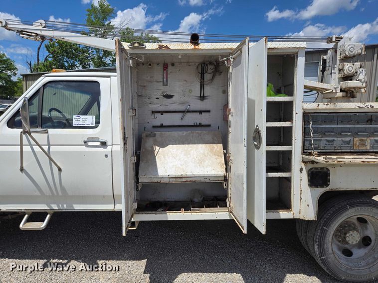 image for item ED1986 1995 Ford F-Super Duty utility / service truck