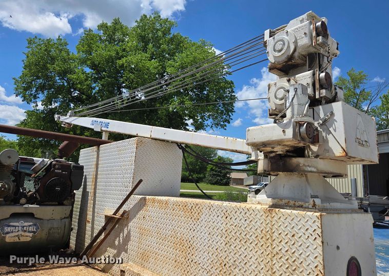 image for item ED1986 1995 Ford F-Super Duty utility / service truck