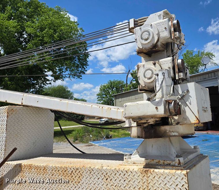 image for item ED1986 1995 Ford F-Super Duty utility / service truck