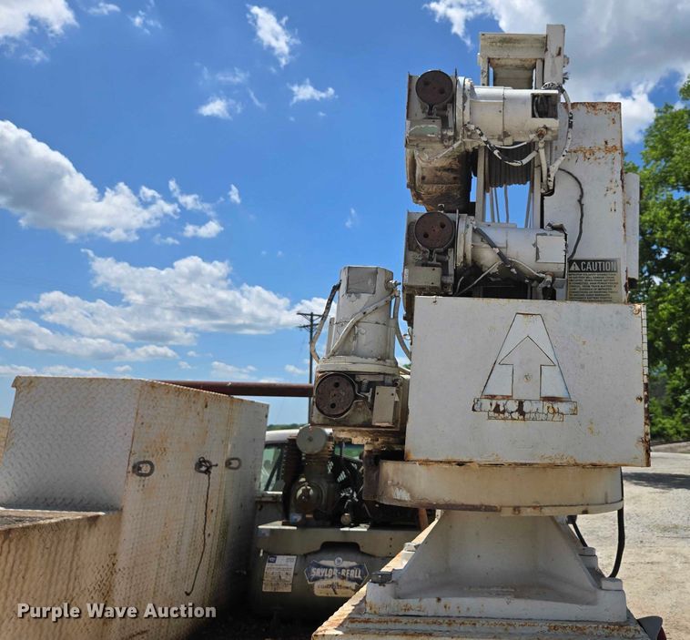 image for item ED1986 1995 Ford F-Super Duty utility / service truck