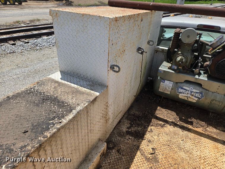 image for item ED1986 1995 Ford F-Super Duty utility / service truck