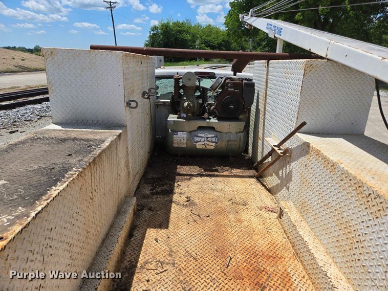 image for item ED1986 1995 Ford F-Super Duty utility / service truck