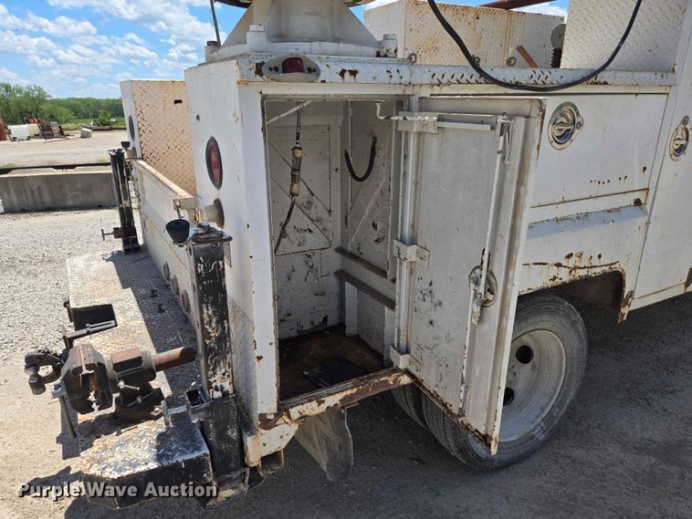 image for item ED1986 1995 Ford F-Super Duty utility / service truck