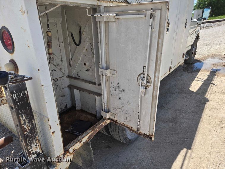 image for item ED1986 1995 Ford F-Super Duty utility / service truck