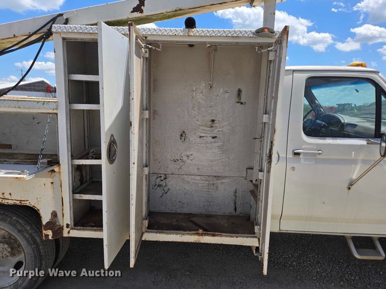 image for item ED1986 1995 Ford F-Super Duty utility / service truck