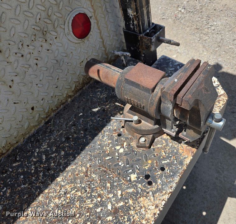 image for item ED1986 1995 Ford F-Super Duty utility / service truck