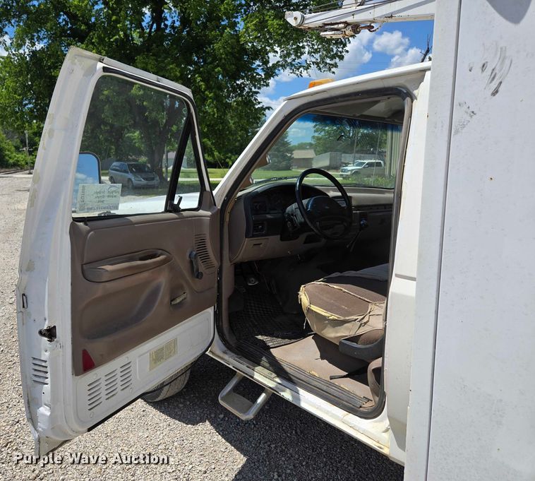 image for item ED1986 1995 Ford F-Super Duty utility / service truck