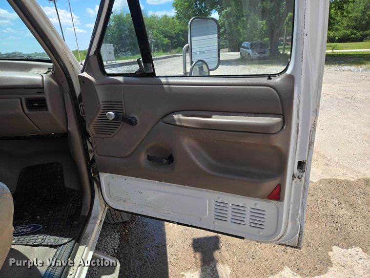 image for item ED1986 1995 Ford F-Super Duty utility / service truck