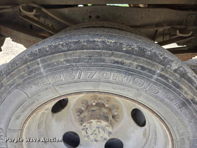 image for item ED1986 1995 Ford F-Super Duty utility / service truck