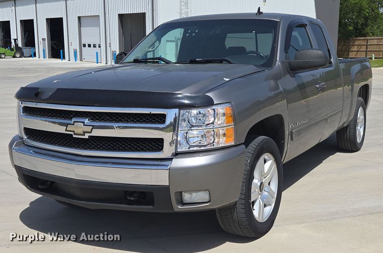 image for item ED1987 2008 Chevrolet Silverado 1500 Ext. Cab pickup truck