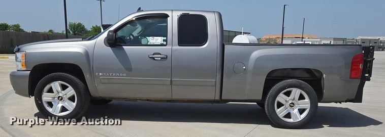 image for item ED1987 2008 Chevrolet Silverado 1500 Ext. Cab pickup truck