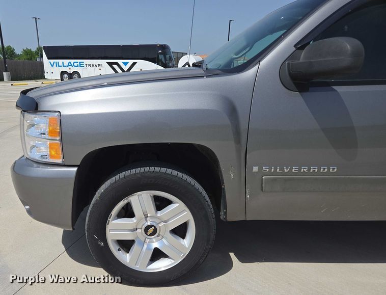 image for item ED1987 2008 Chevrolet Silverado 1500 Ext. Cab pickup truck