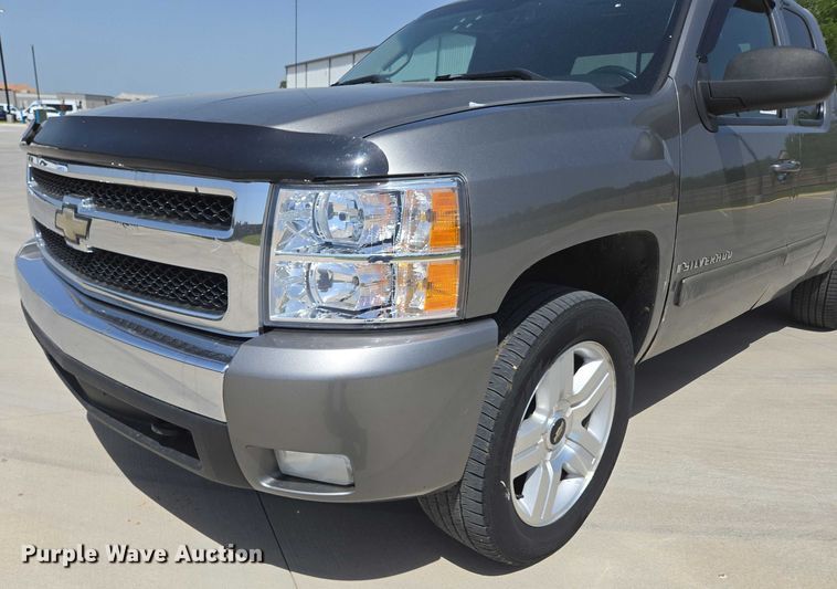 image for item ED1987 2008 Chevrolet Silverado 1500 Ext. Cab pickup truck