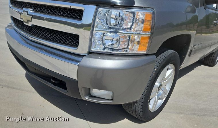 image for item ED1987 2008 Chevrolet Silverado 1500 Ext. Cab pickup truck