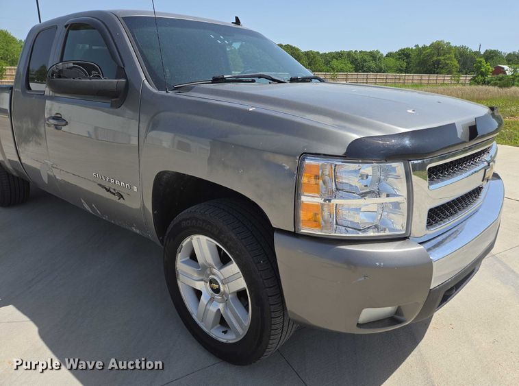 image for item ED1987 2008 Chevrolet Silverado 1500 Ext. Cab pickup truck