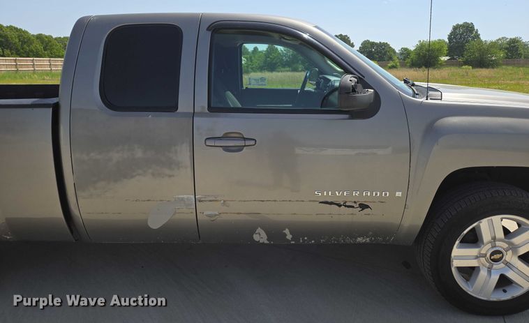 image for item ED1987 2008 Chevrolet Silverado 1500 Ext. Cab pickup truck