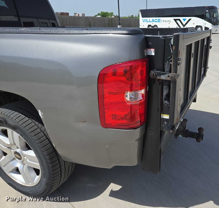 image for item ED1987 2008 Chevrolet Silverado 1500 Ext. Cab pickup truck