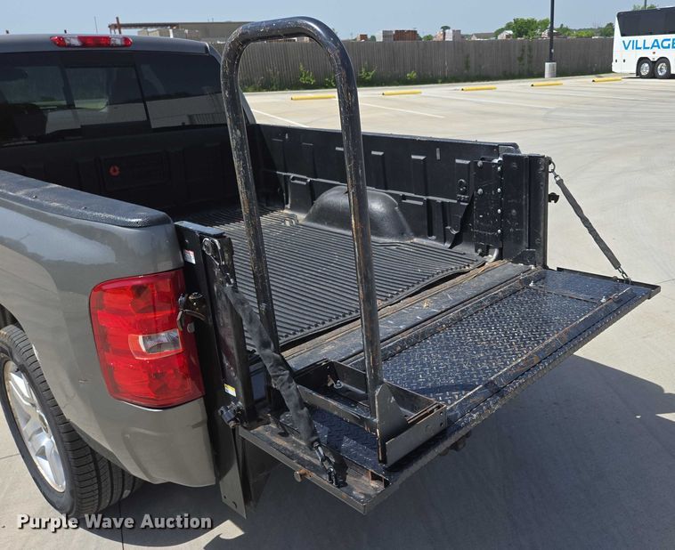 image for item ED1987 2008 Chevrolet Silverado 1500 Ext. Cab pickup truck