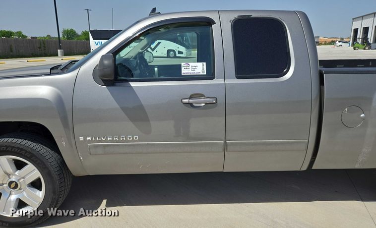 image for item ED1987 2008 Chevrolet Silverado 1500 Ext. Cab pickup truck