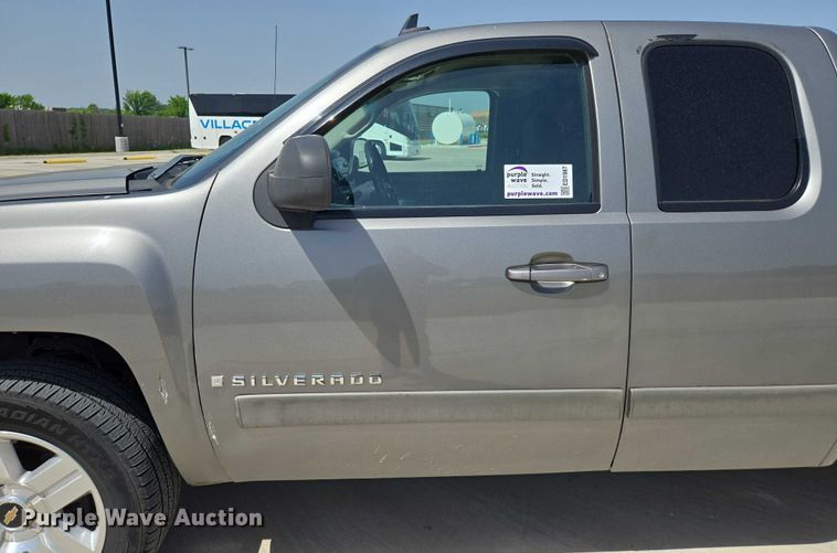 image for item ED1987 2008 Chevrolet Silverado 1500 Ext. Cab pickup truck