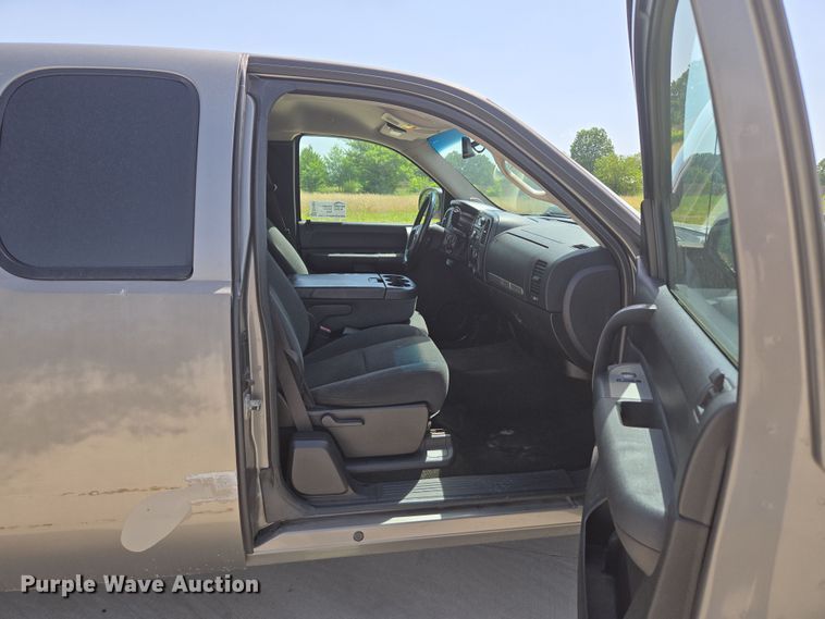 image for item ED1987 2008 Chevrolet Silverado 1500 Ext. Cab pickup truck