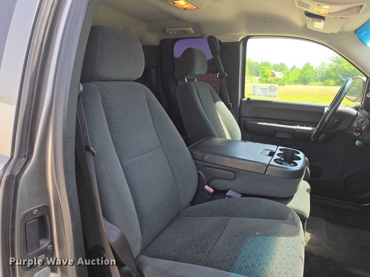 image for item ED1987 2008 Chevrolet Silverado 1500 Ext. Cab pickup truck