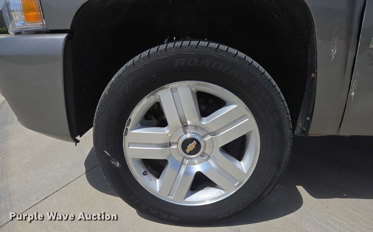 image for item ED1987 2008 Chevrolet Silverado 1500 Ext. Cab pickup truck