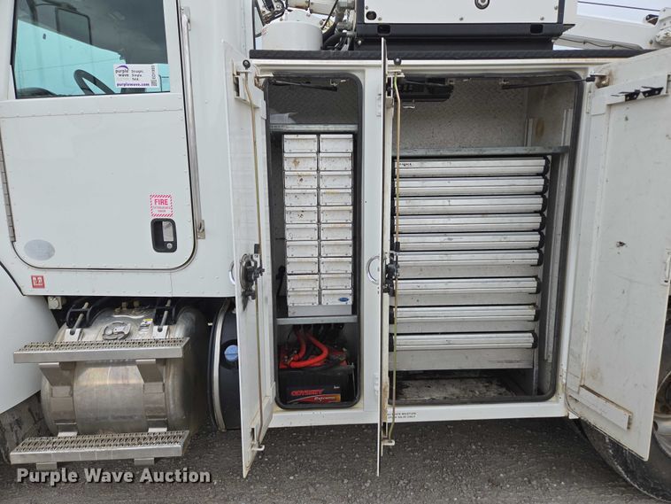 image for item ED1993 2015 Peterbilt PB337 utility / service truck