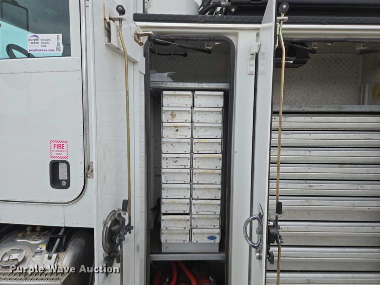 image for item ED1993 2015 Peterbilt PB337 utility / service truck