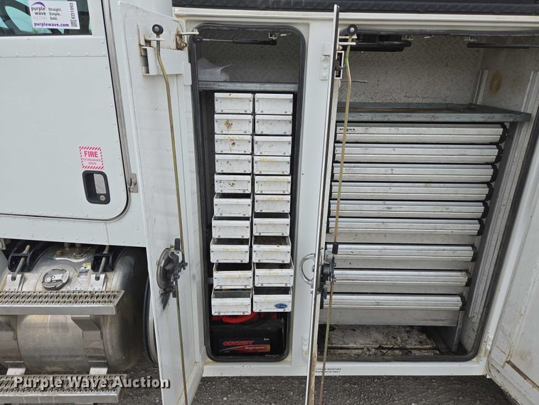 image for item ED1993 2015 Peterbilt PB337 utility / service truck