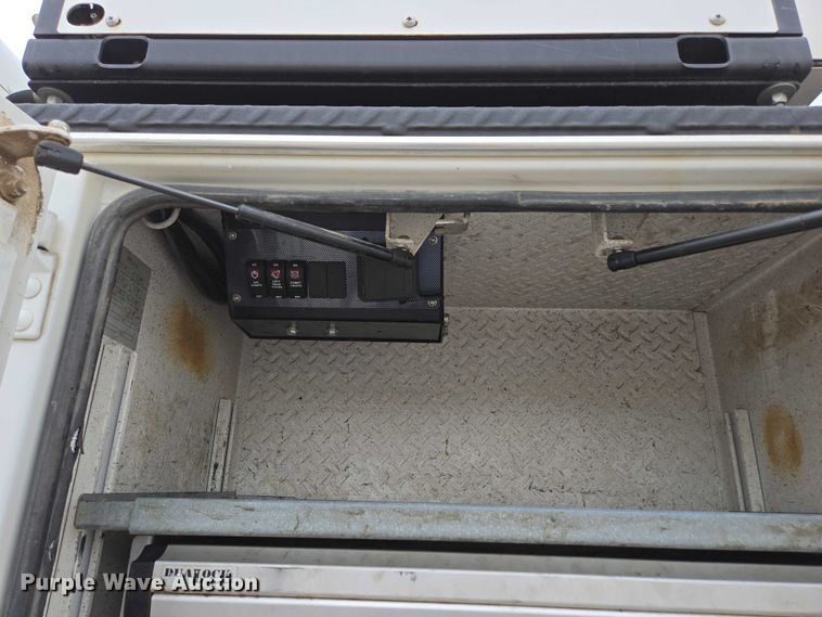 image for item ED1993 2015 Peterbilt PB337 utility / service truck