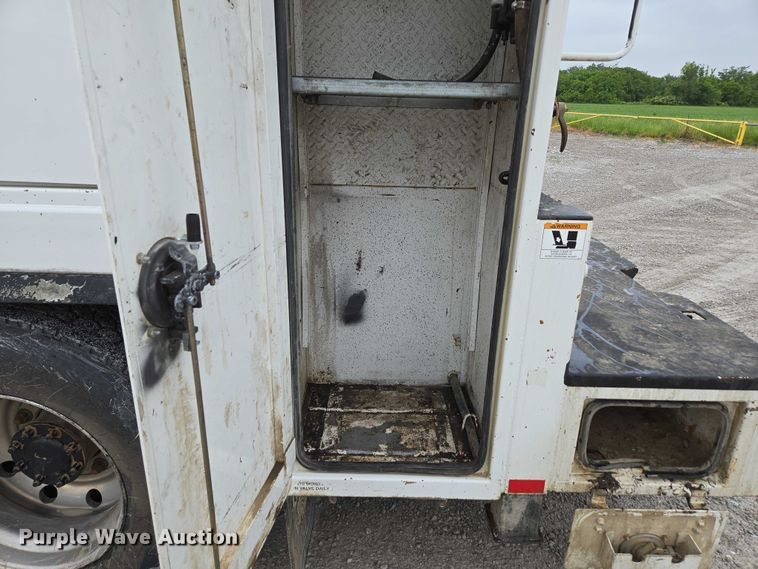 image for item ED1993 2015 Peterbilt PB337 utility / service truck