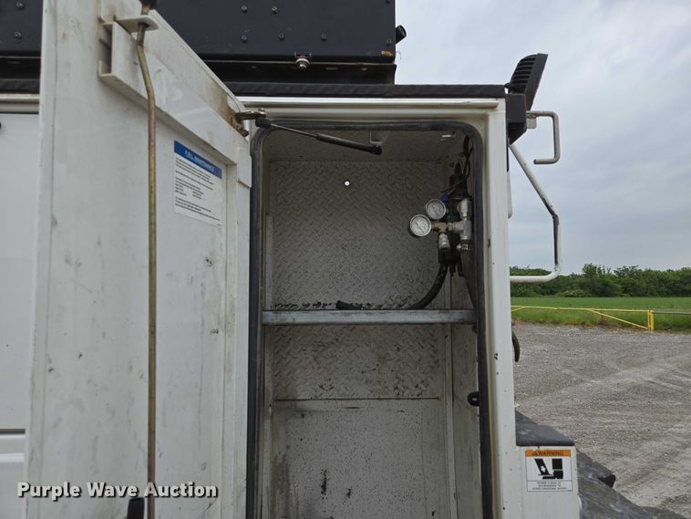 image for item ED1993 2015 Peterbilt PB337 utility / service truck