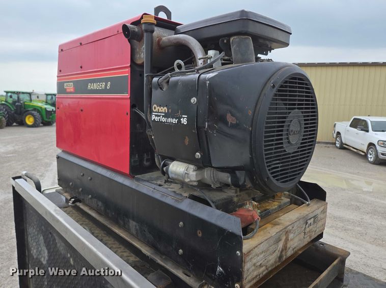 image for item ED1993 2015 Peterbilt PB337 utility / service truck