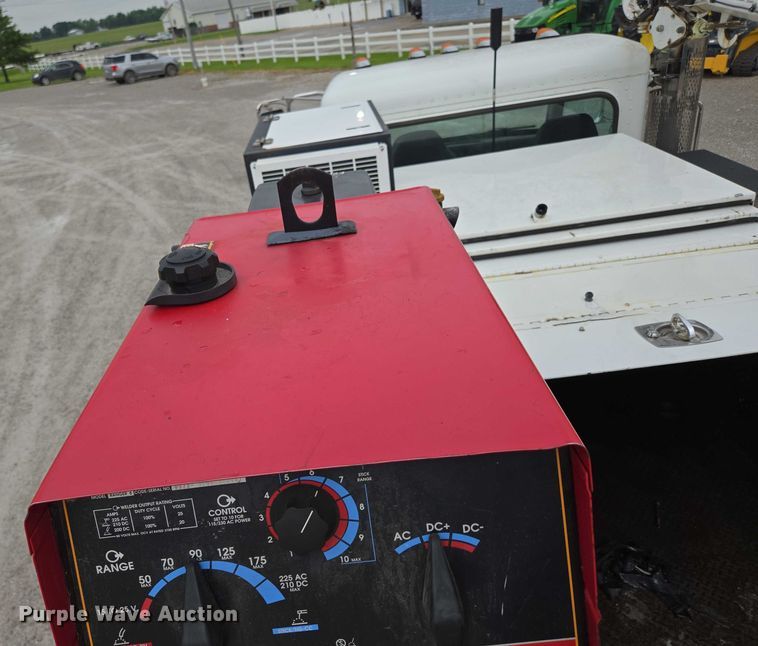 image for item ED1993 2015 Peterbilt PB337 utility / service truck